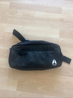 Nikon fountain sling pack 2 Black Men's Belt 
Bag